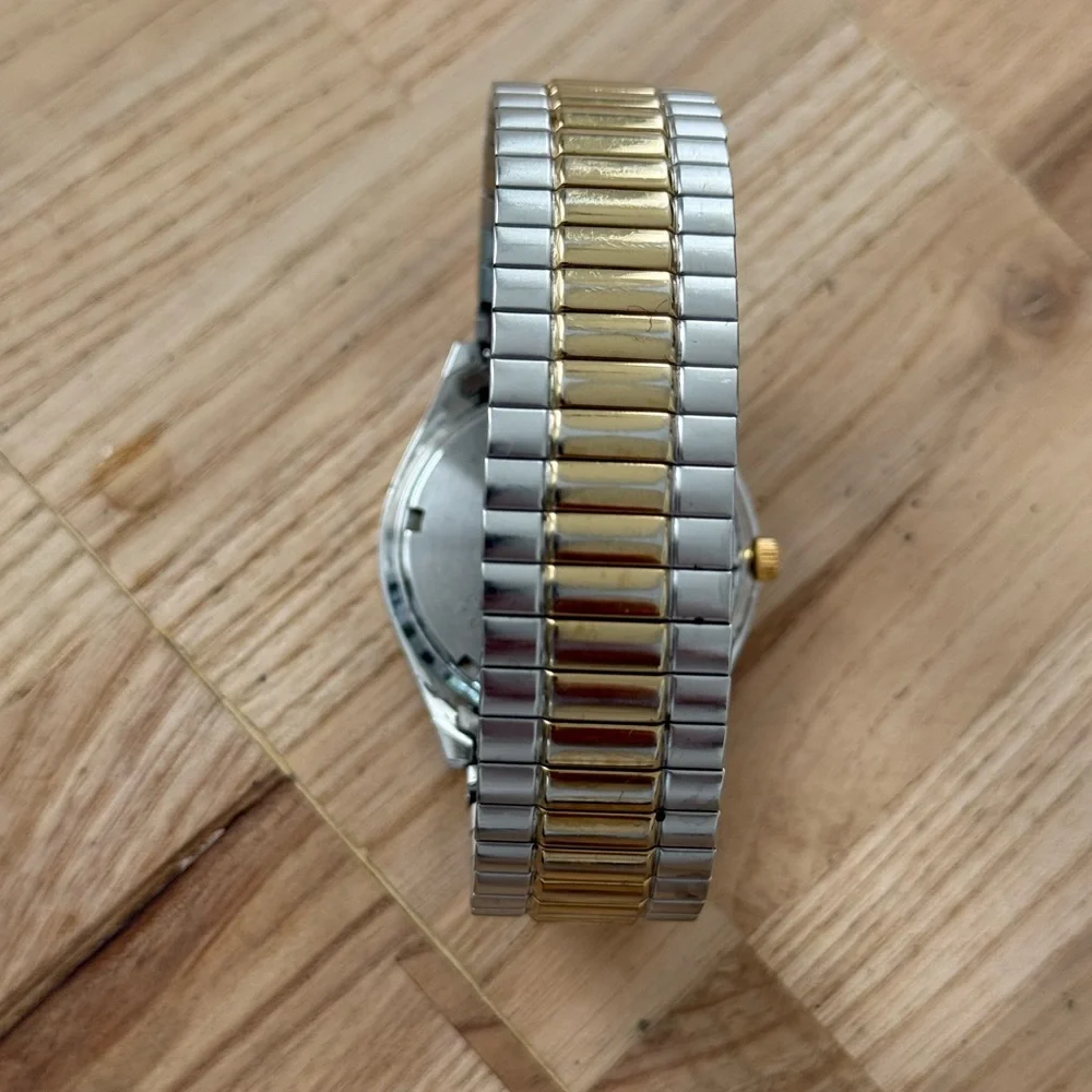 Seiko Gray Dial Watch Two-Tone Stretch Bracelet Case Day Date Window New Battery